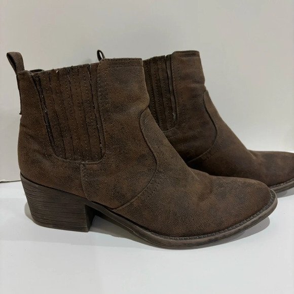 Volatile Brown Low Cut Boots Size 7 - Picture 1 of 9